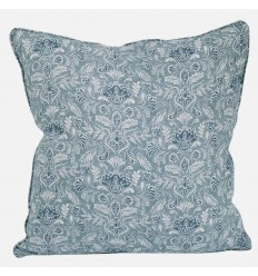 Kissenbezug mit floralern Verzierungen in pastell-blau