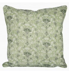 Kissenbezug mit floralern Verzierungen in pastell-grün
