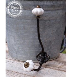 Wandhaken mit weißem Keramikknauf