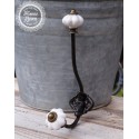Wandhaken mit weißem Keramikknauf