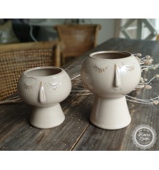 Madam Stoltz Blumentopf mit Gesicht-Prägung, beige